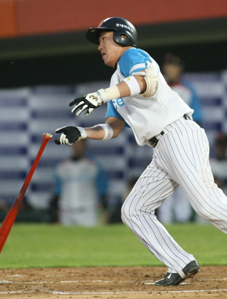 2회 1점 적시타 정훈선수